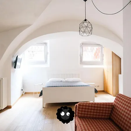 Flat Il Torrazzo Xiii Secolo Lägenhet
